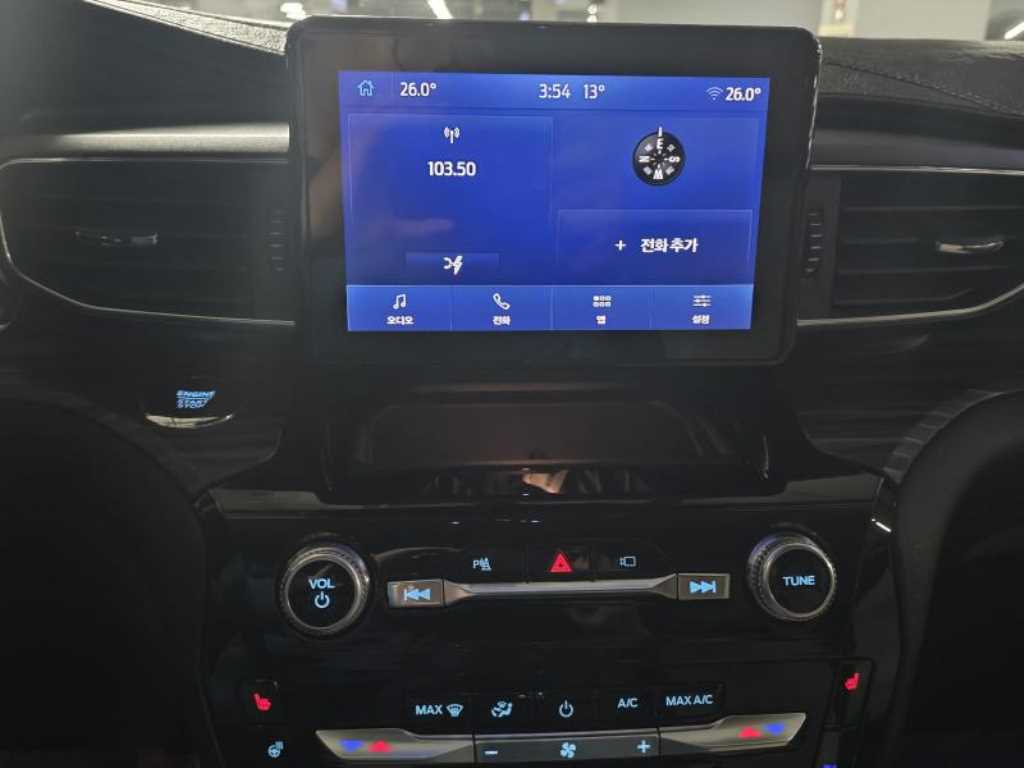 Ford Explorer — photo 09