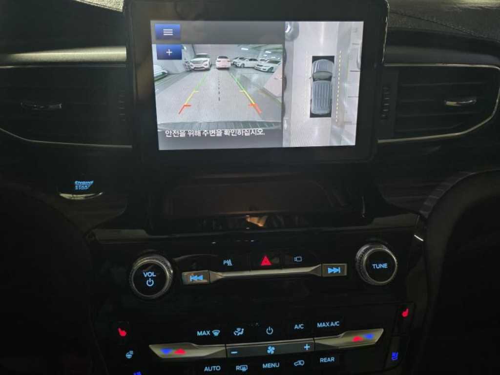 Ford Explorer — photo 10