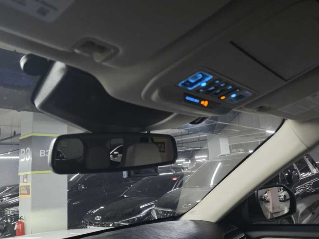 Ford Explorer — photo 13