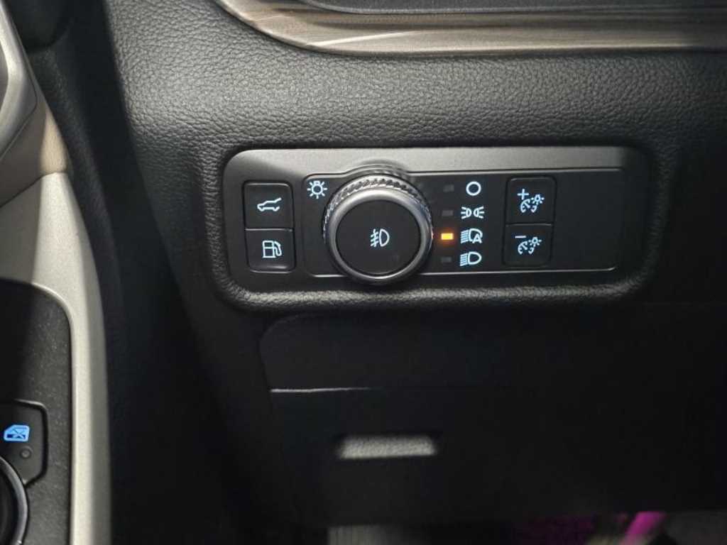 Ford Explorer — photo 14