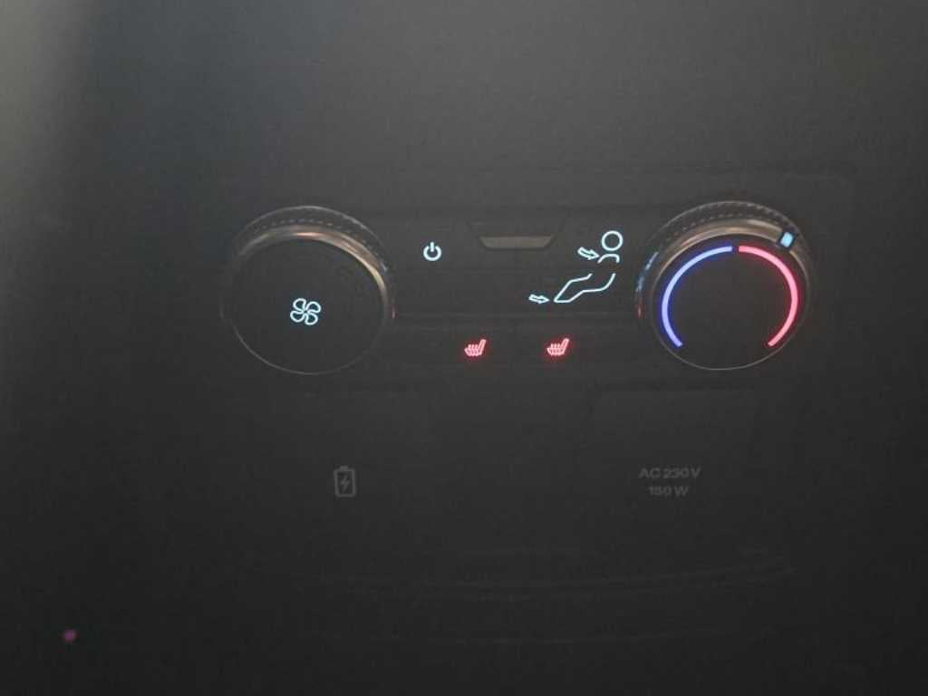 Ford Explorer — photo 16