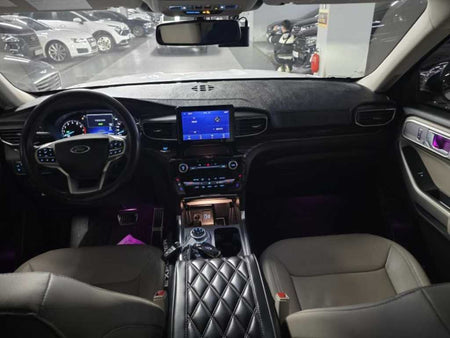 Ford Explorer — photo 17