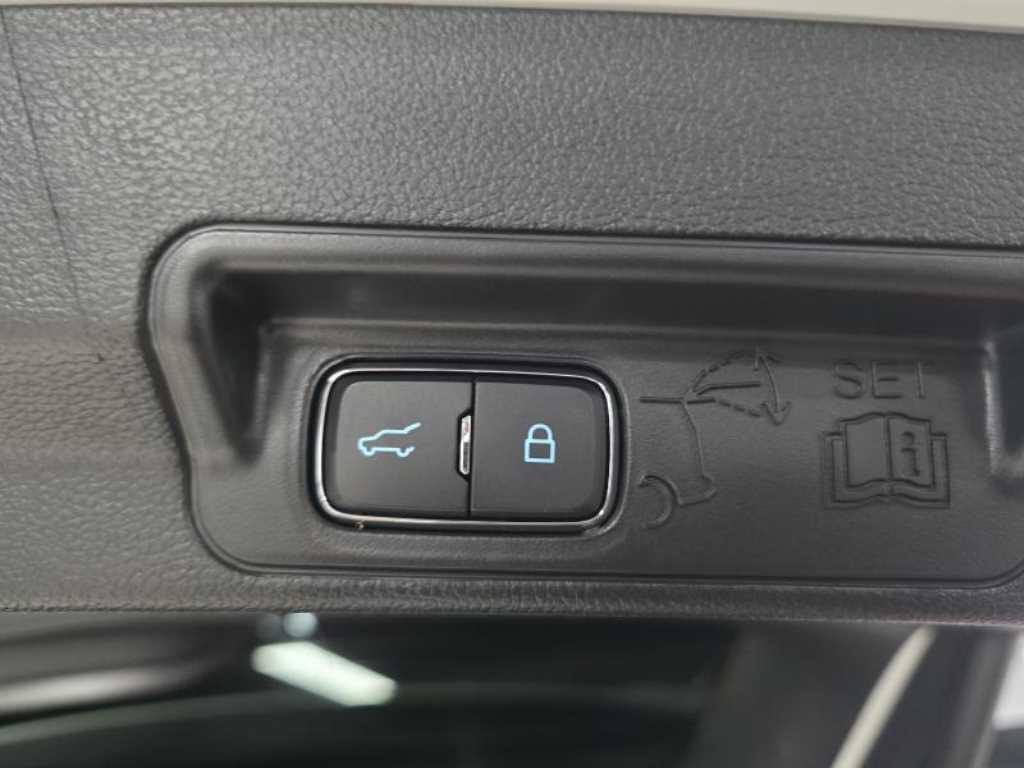 Ford Explorer — photo 18