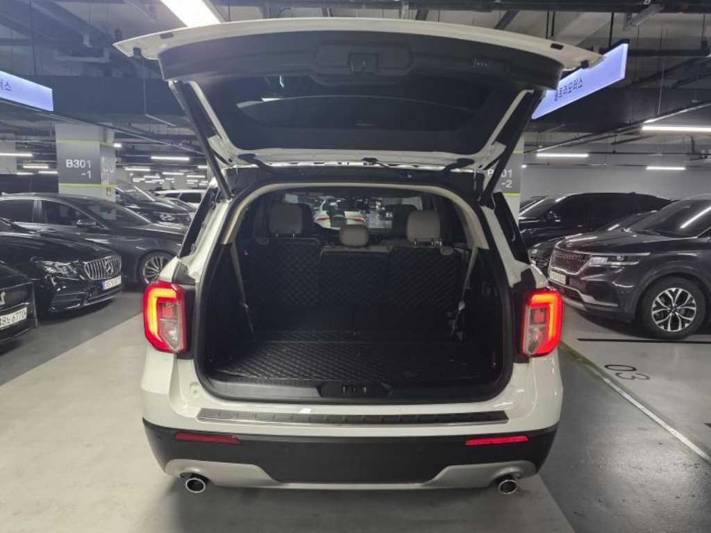 Ford Explorer — photo 19