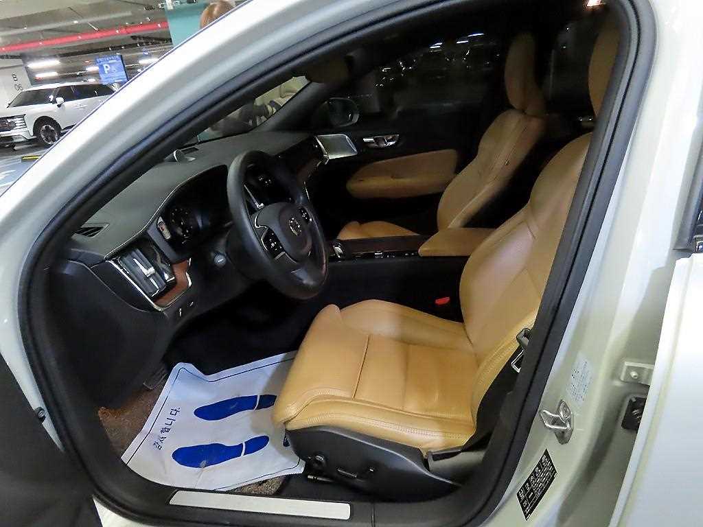 Volvo V60 — photo 06