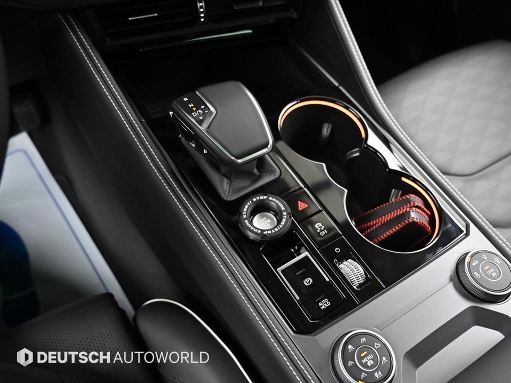 Volkswagen Touareg — photo 09
