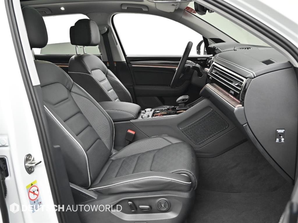 Volkswagen Touareg — photo 10