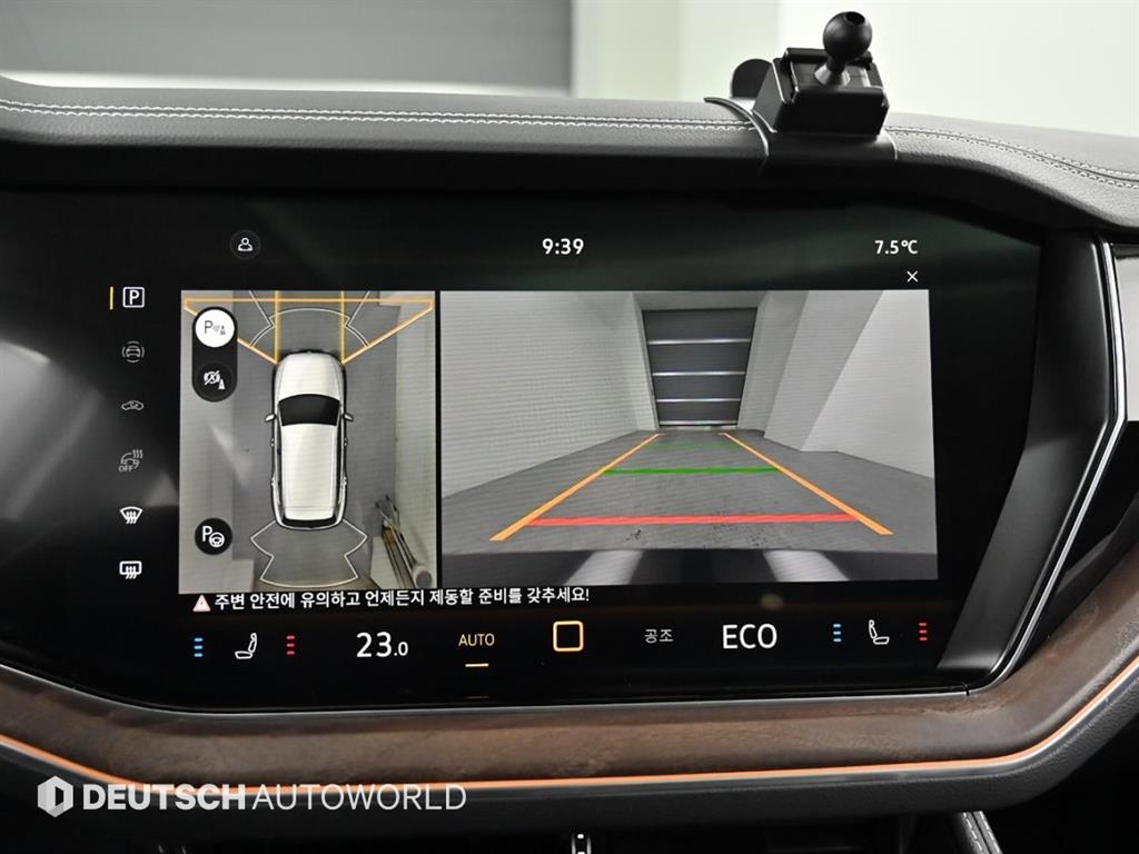 Volkswagen Touareg — photo 15