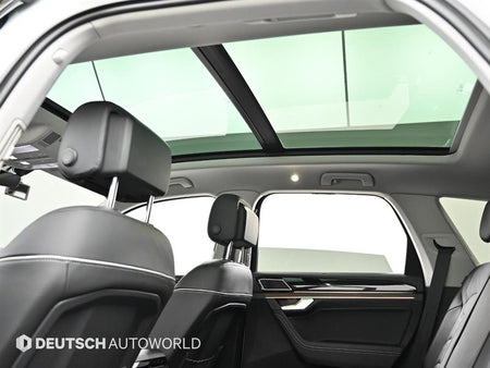 Volkswagen Touareg — photo 18