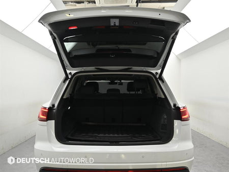 Volkswagen Touareg — photo 19