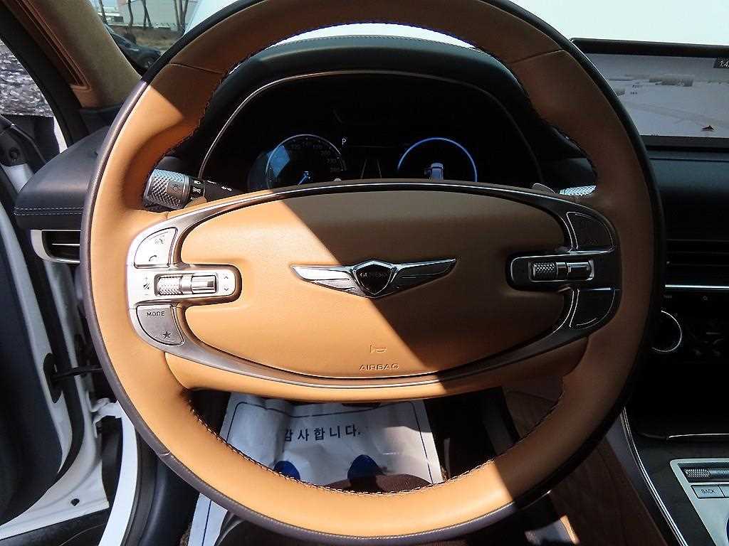 Genesis GV80 — photo 08