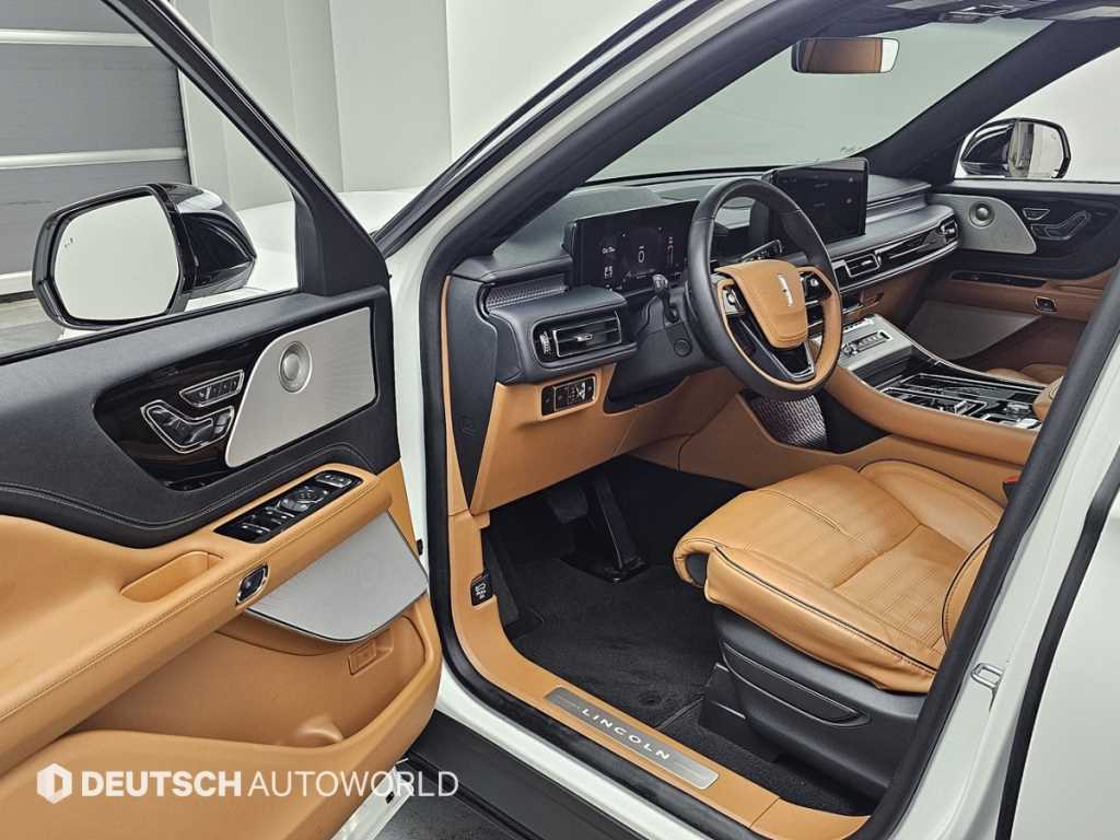 Lincoln Aviator — photo 11