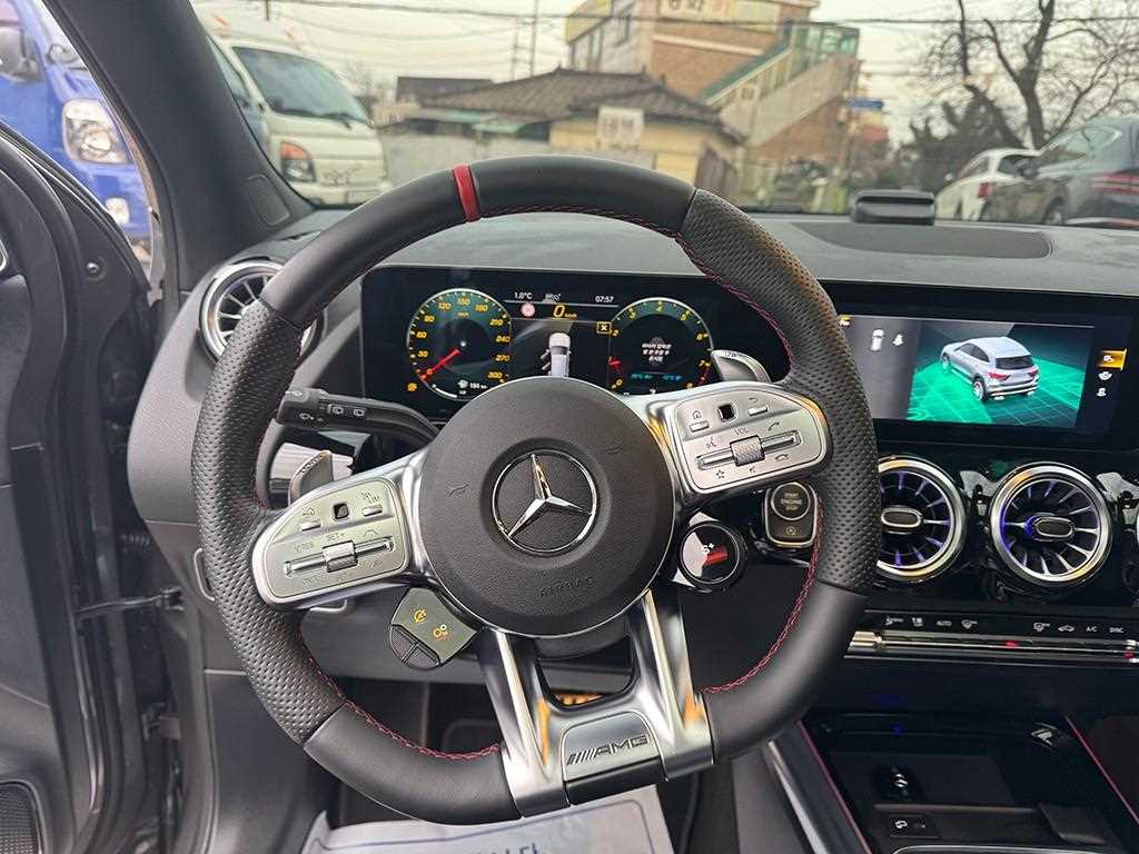 Mercedes-Benz GLA-Class — photo 08