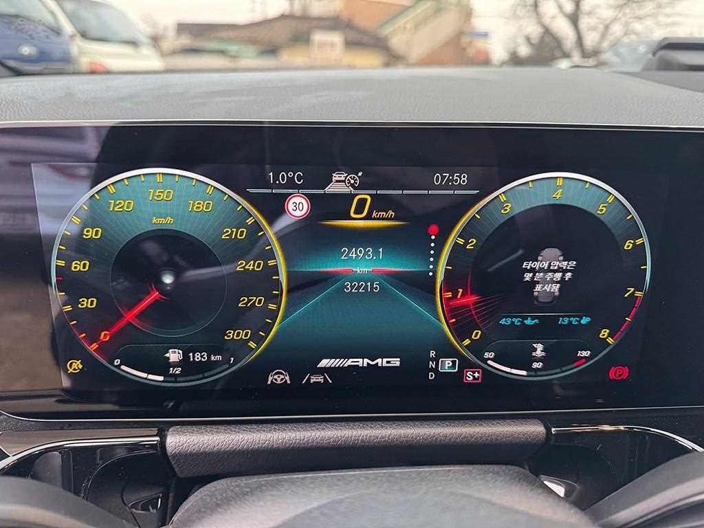 Mercedes-Benz GLA-Class — photo 09