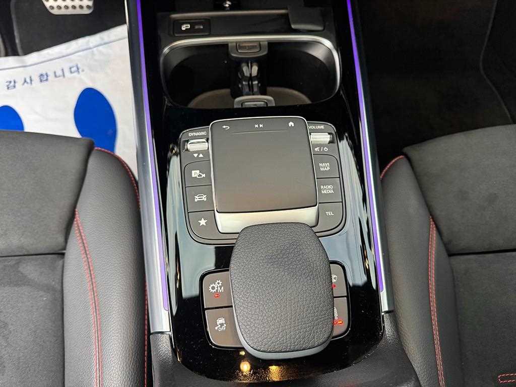 Mercedes-Benz GLA-Class — photo 13