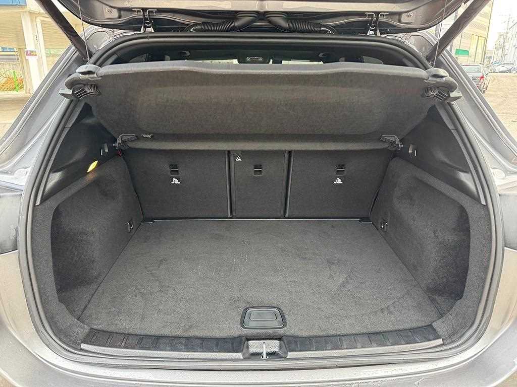 Mercedes-Benz GLA-Class — photo 17