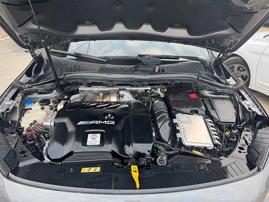 Mercedes-Benz GLA-Class — photo 18