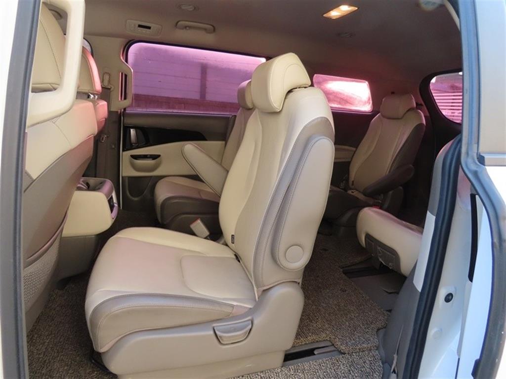 Kia Carnival — photo 08