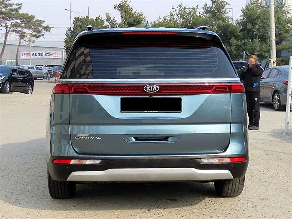 Kia Carnival — photo 04