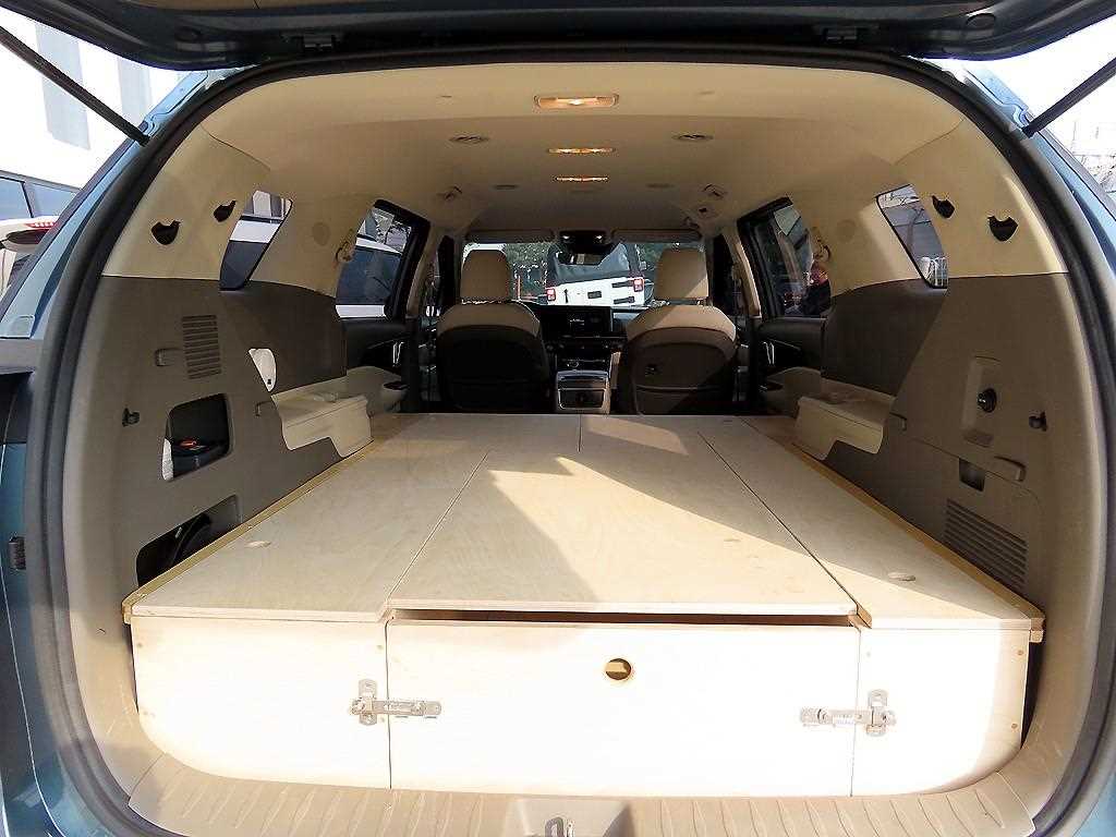 Kia Carnival — photo 17