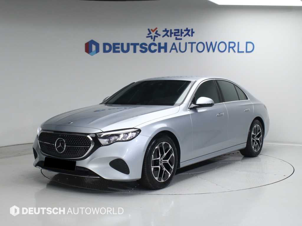 Mercedes-Benz E-Class — photo 01