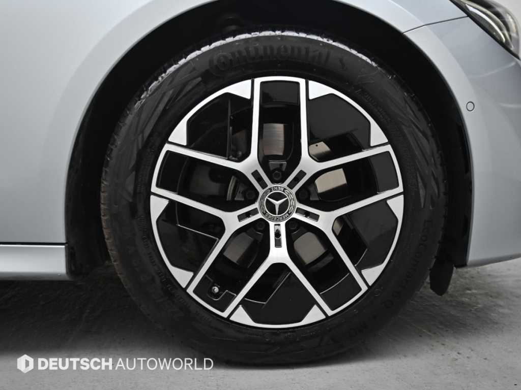 Mercedes-Benz E-Class — photo 05