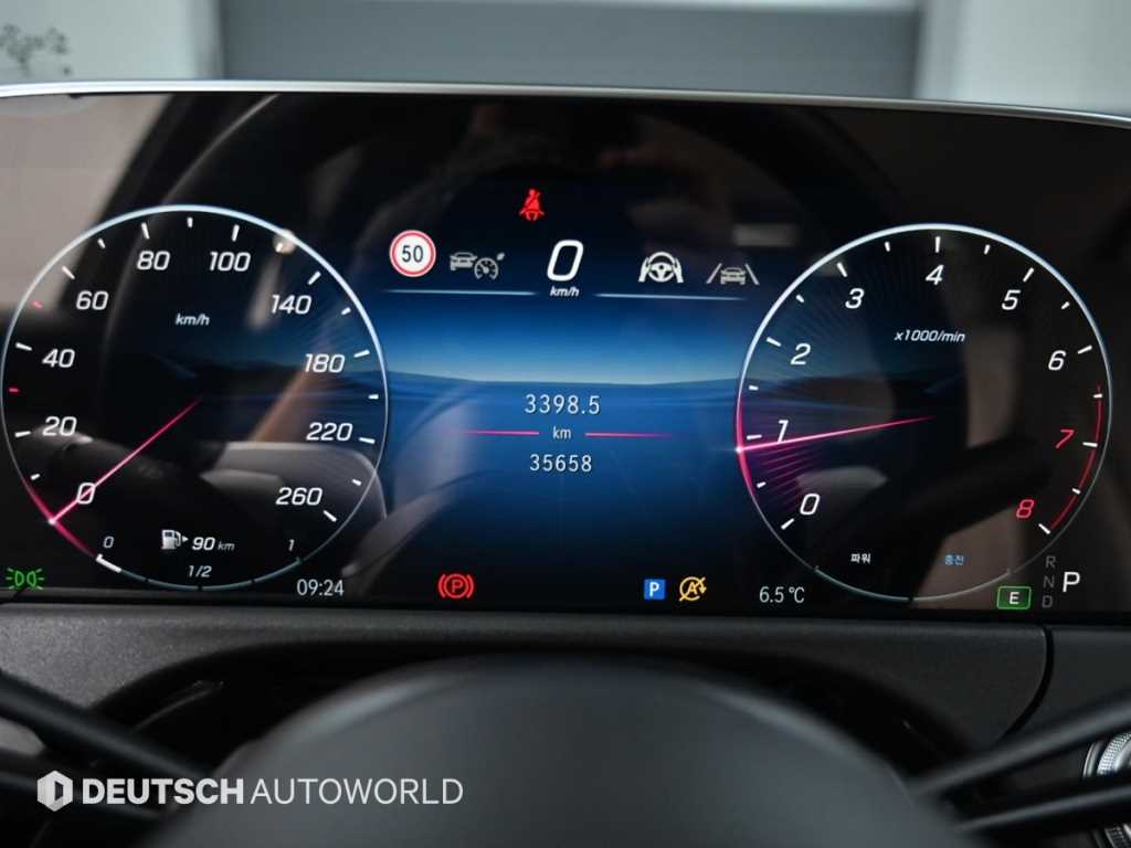 Mercedes-Benz E-Class — photo 08