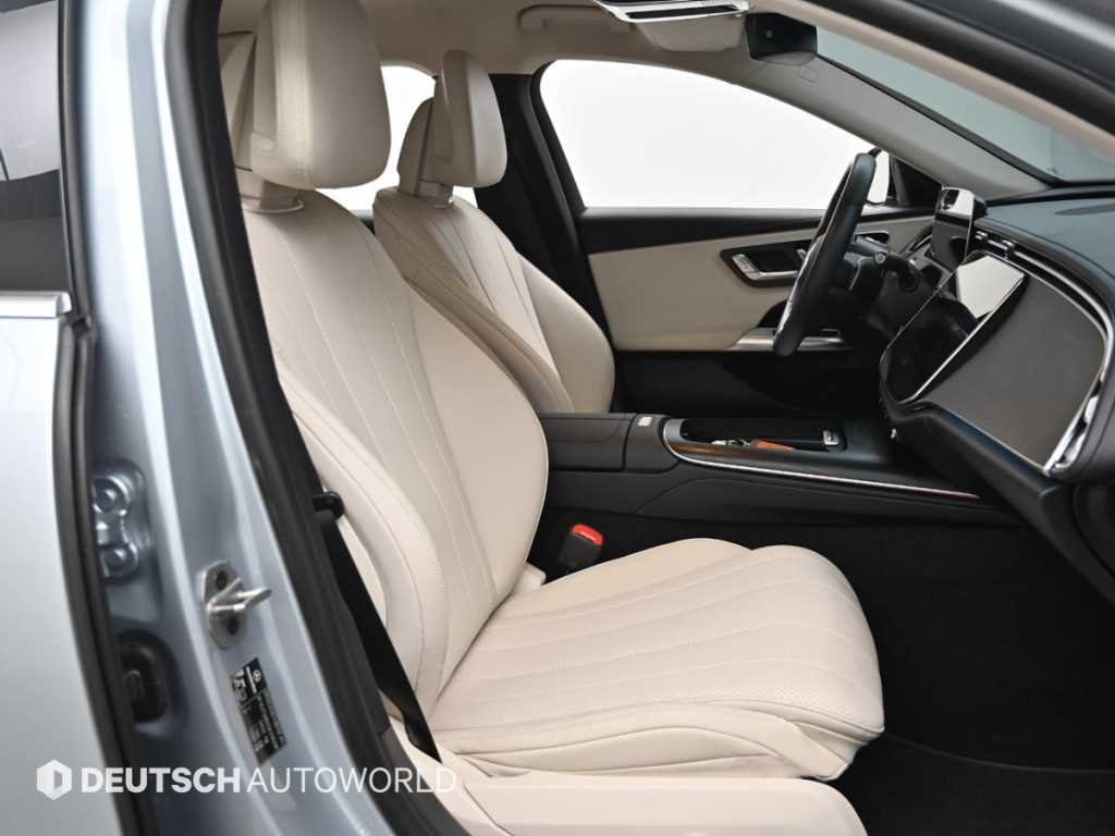 Mercedes-Benz E-Class — photo 10