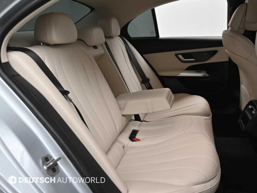 Mercedes-Benz E-Class — photo 12