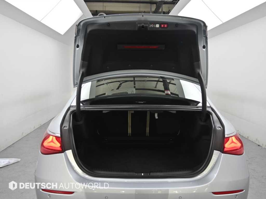 Mercedes-Benz E-Class — photo 19