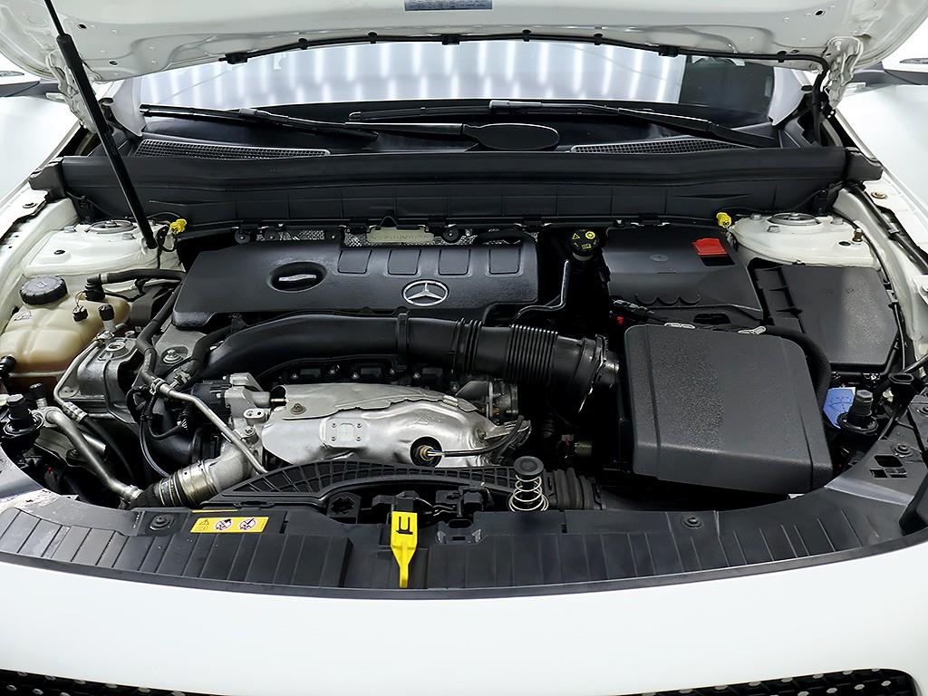 Mercedes-Benz GLB-Class — photo 07