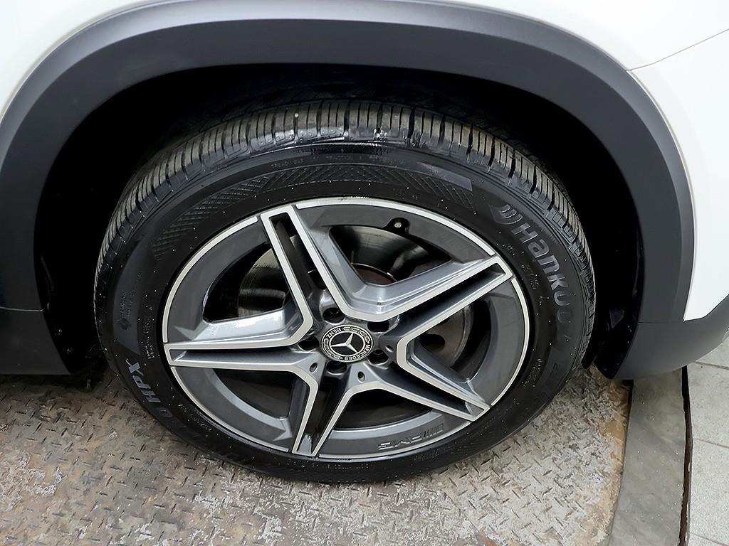 Mercedes-Benz GLB-Class — photo 08
