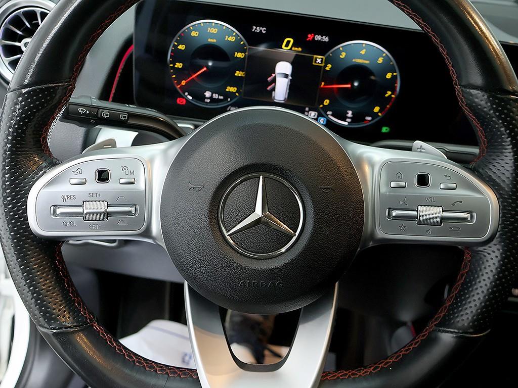 Mercedes-Benz GLB-Class — photo 15