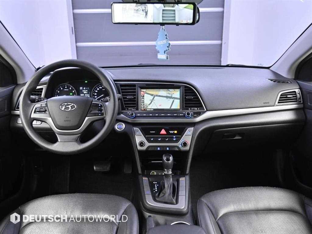 Hyundai Avante — photo 06