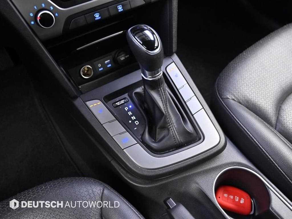 Hyundai Avante — photo 08