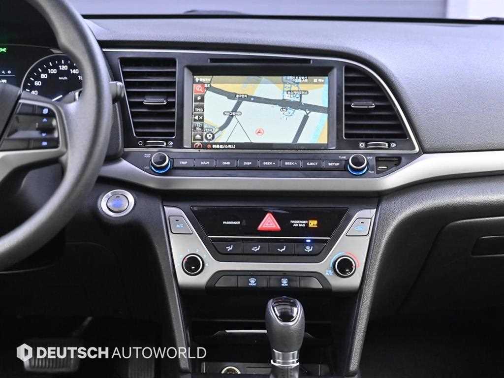 Hyundai Avante — photo 13