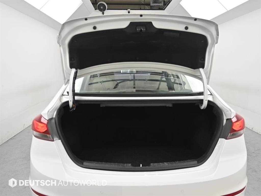Hyundai Avante — photo 18