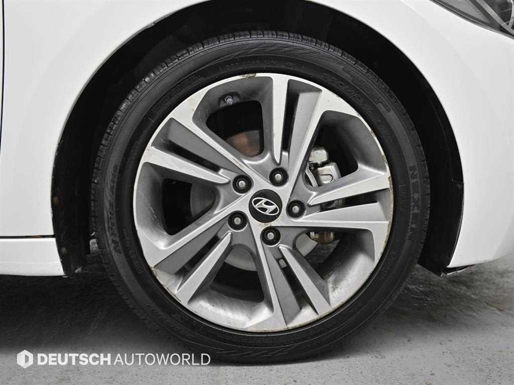 Hyundai Avante — photo 20
