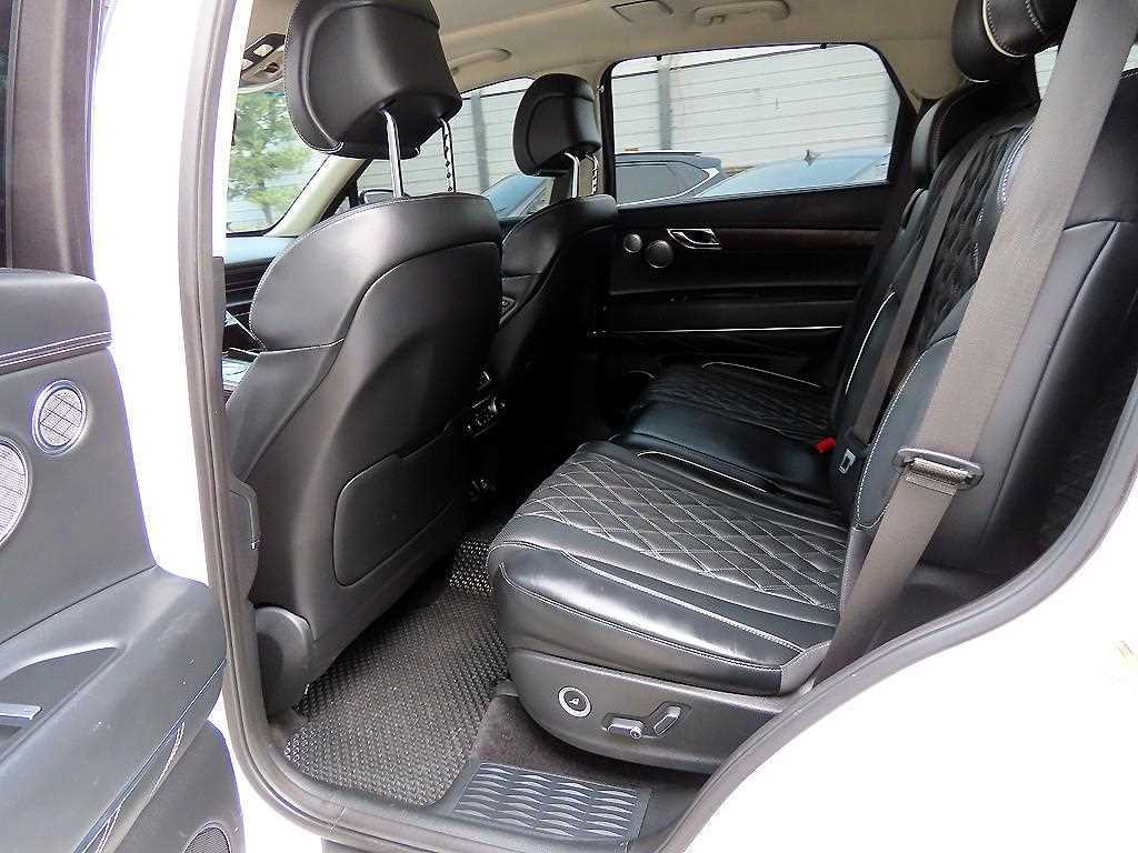 Genesis GV80 — photo 06