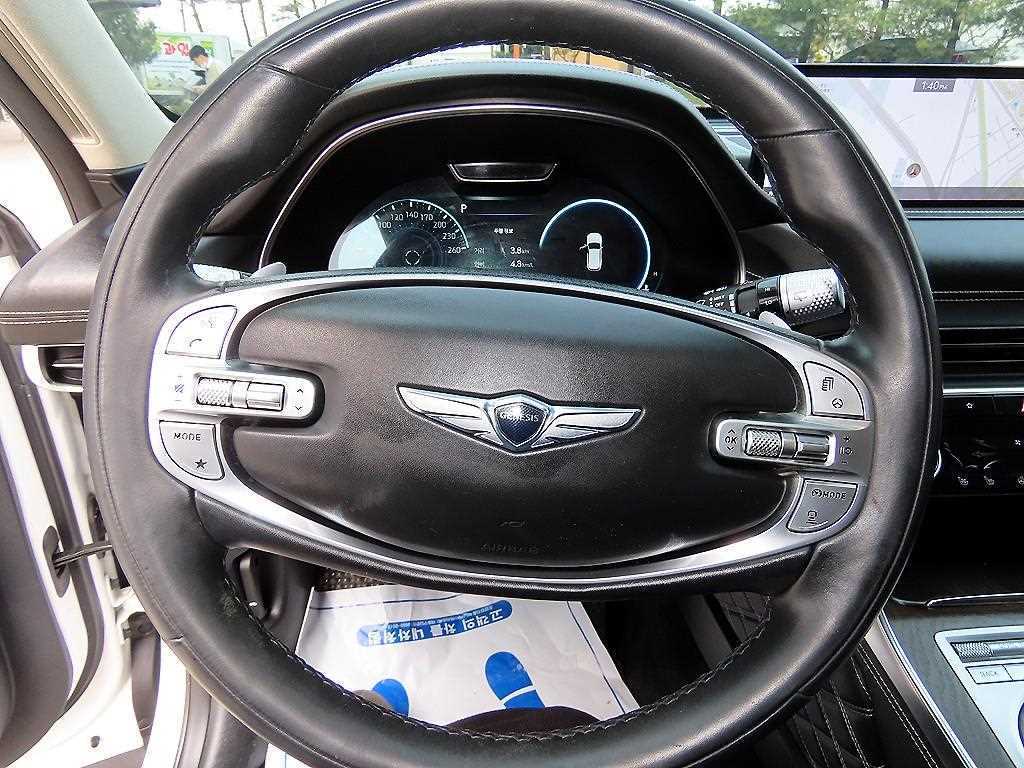 Genesis GV80 — photo 08