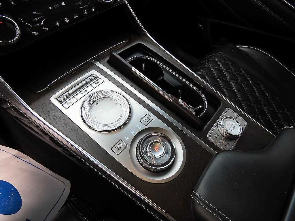 Genesis GV80 — photo 11