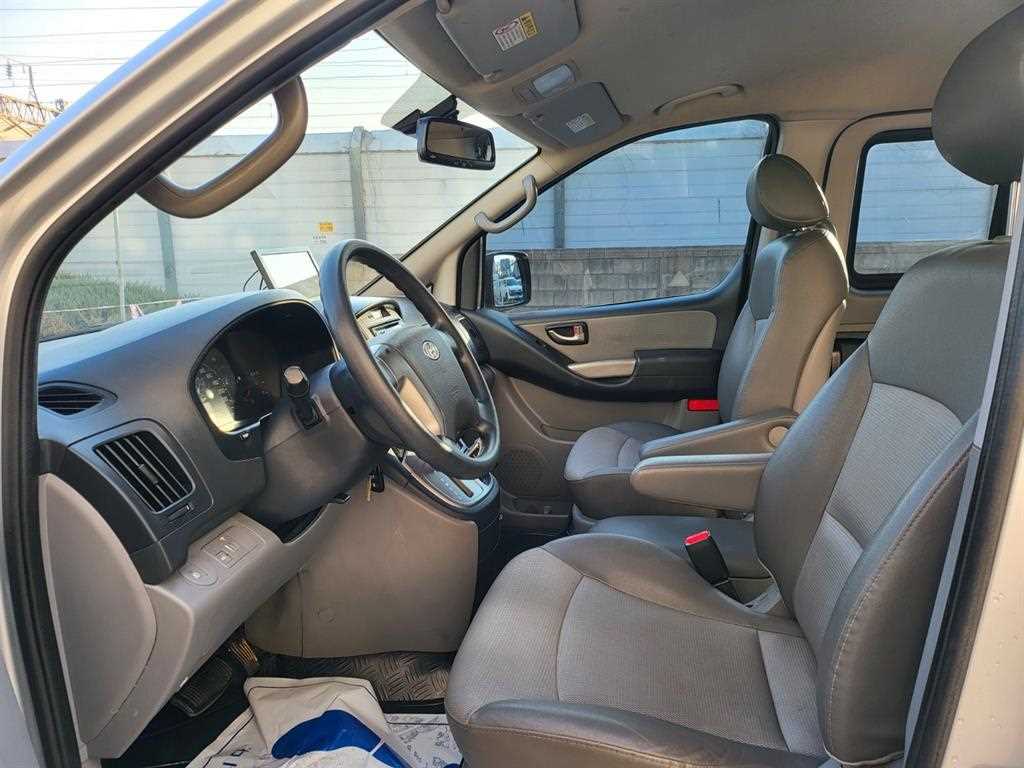 Hyundai Starex — photo 05