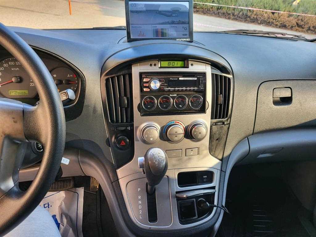 Hyundai Starex — photo 10