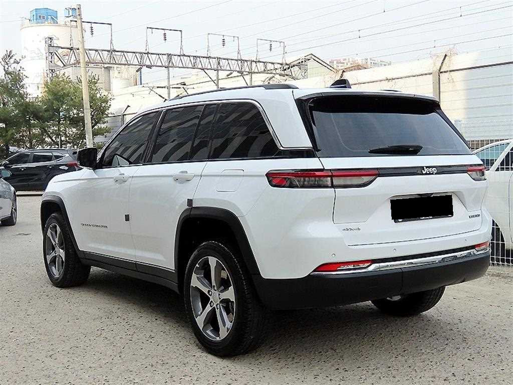 Jeep Cherokee — photo 03