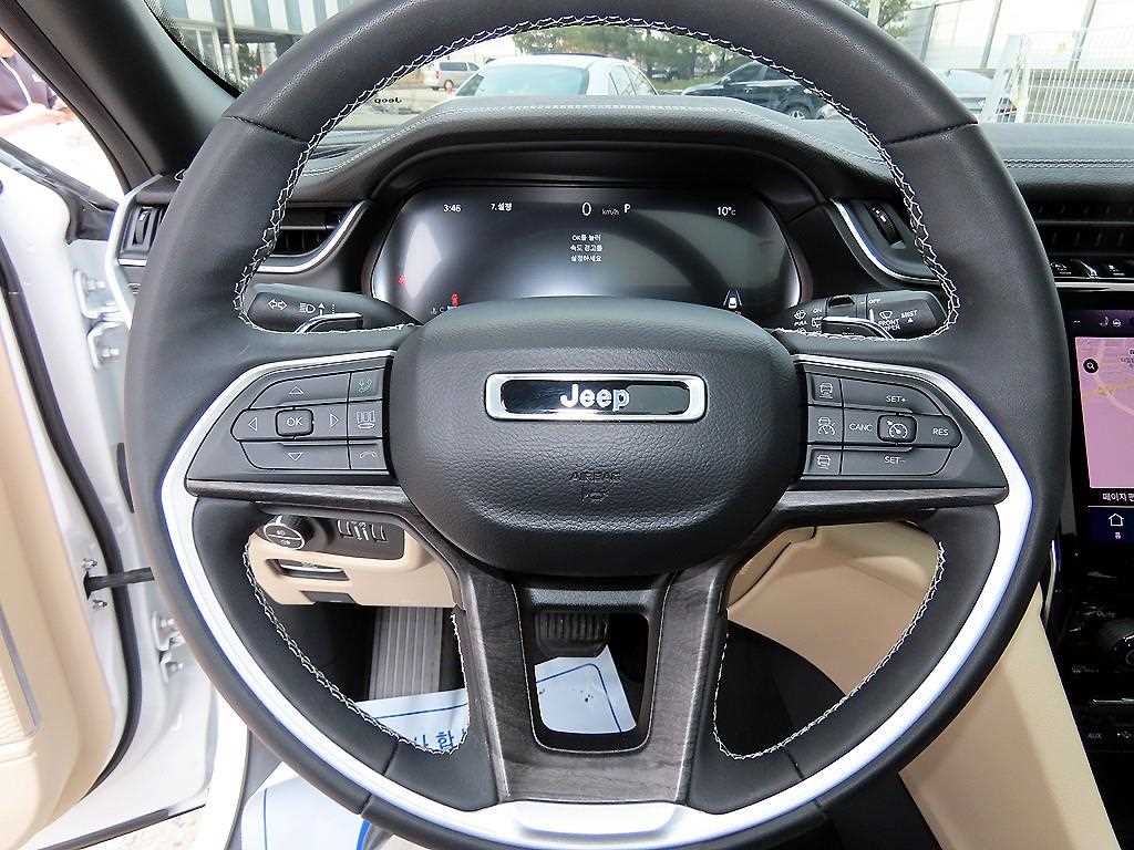 Jeep Cherokee — photo 08