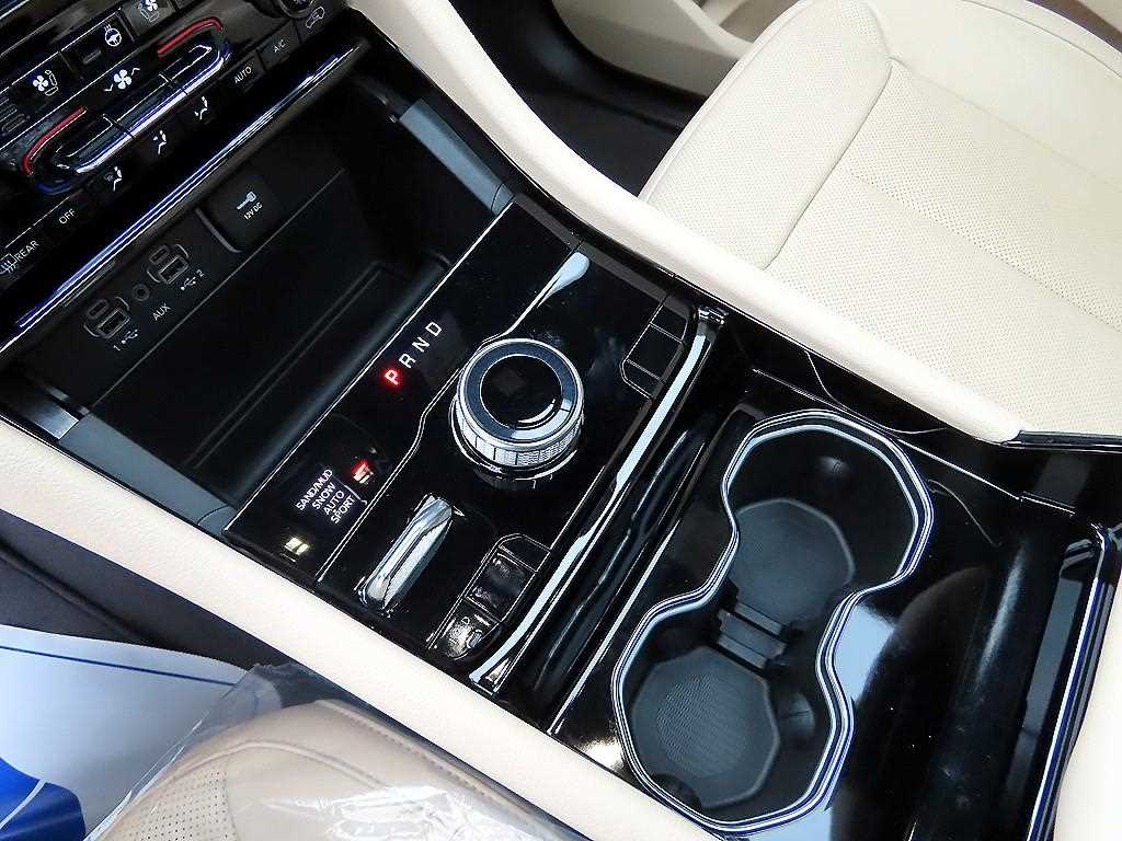 Jeep Cherokee — photo 10