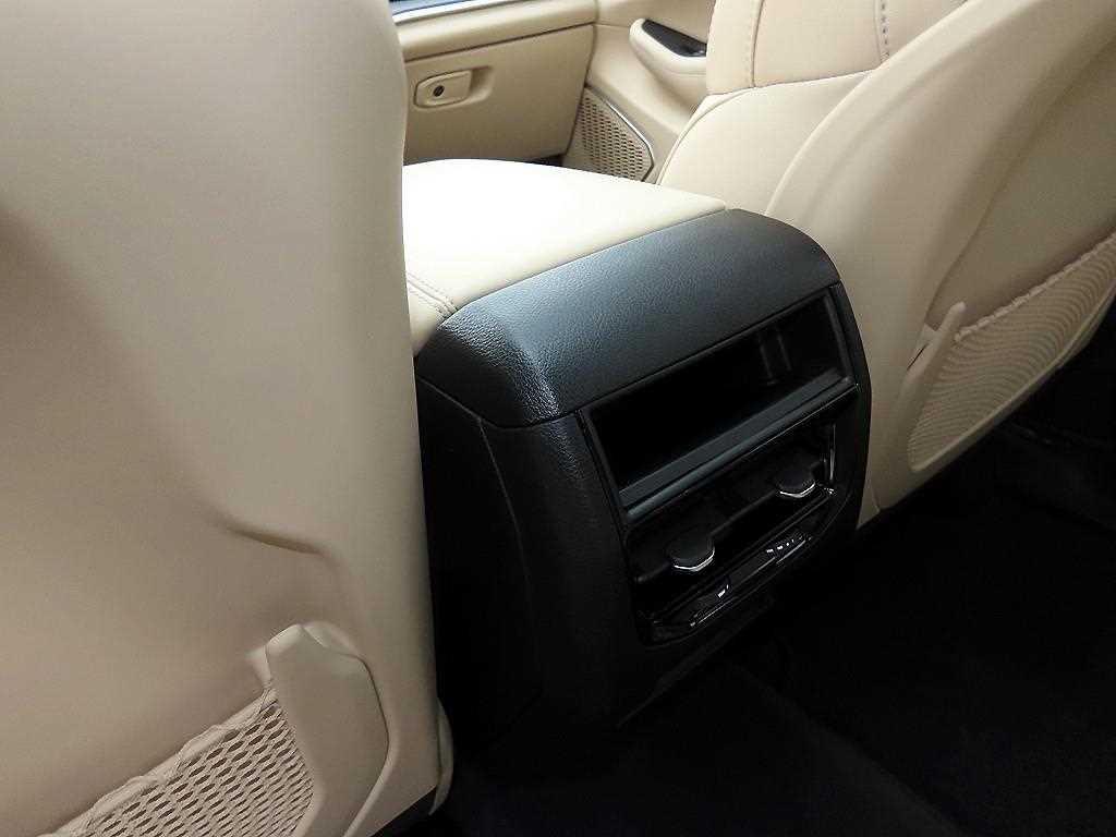 Jeep Cherokee — photo 16