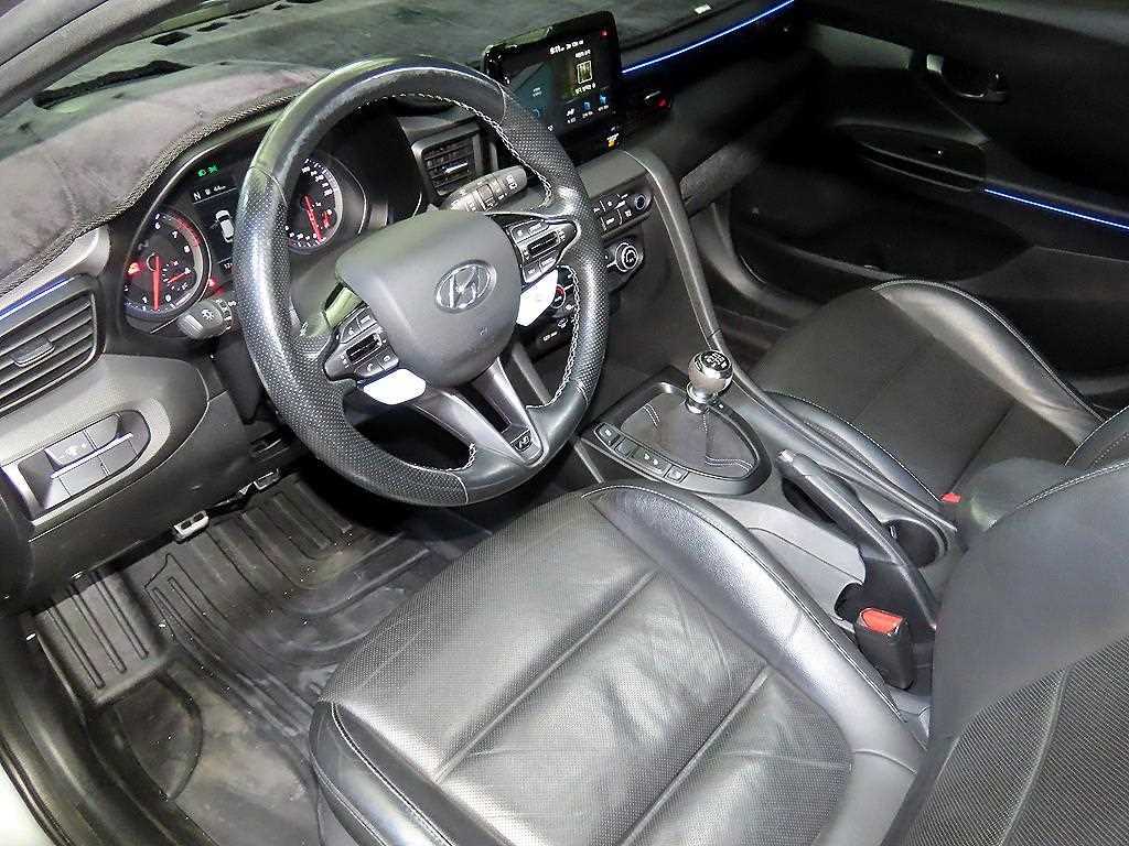 Hyundai Veloster — photo 10