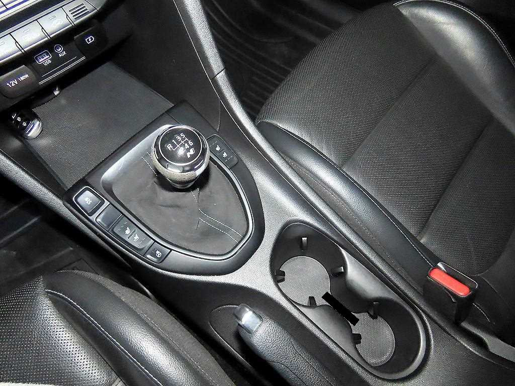 Hyundai Veloster — photo 12