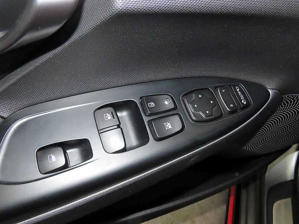 Hyundai Veloster — photo 13